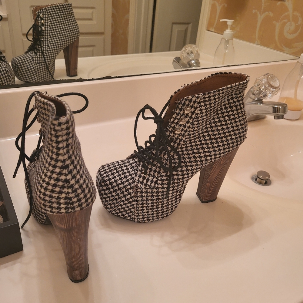 Ankle boots